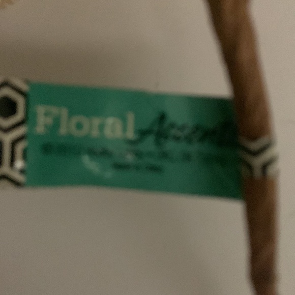 Floral accents Beige w/black poke dot 7 flowers with short stem small bouquet - Picture 5 of 7